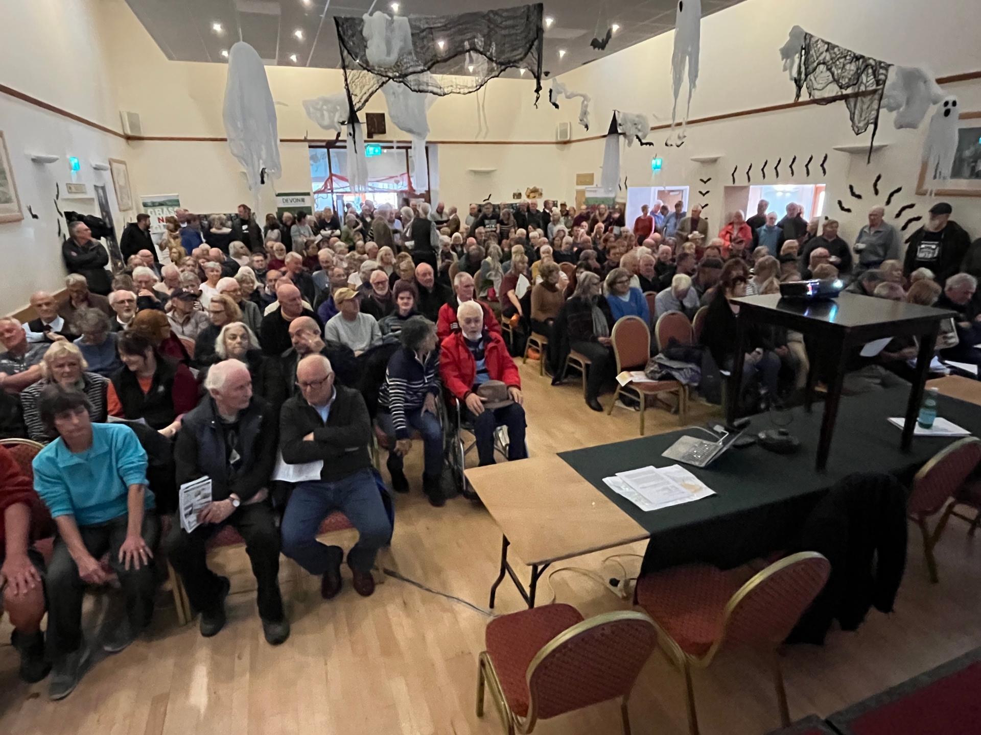 The packed public meeting on the solar farm in Holsworthy Memorial Hall. Credit: Alison Stephenson