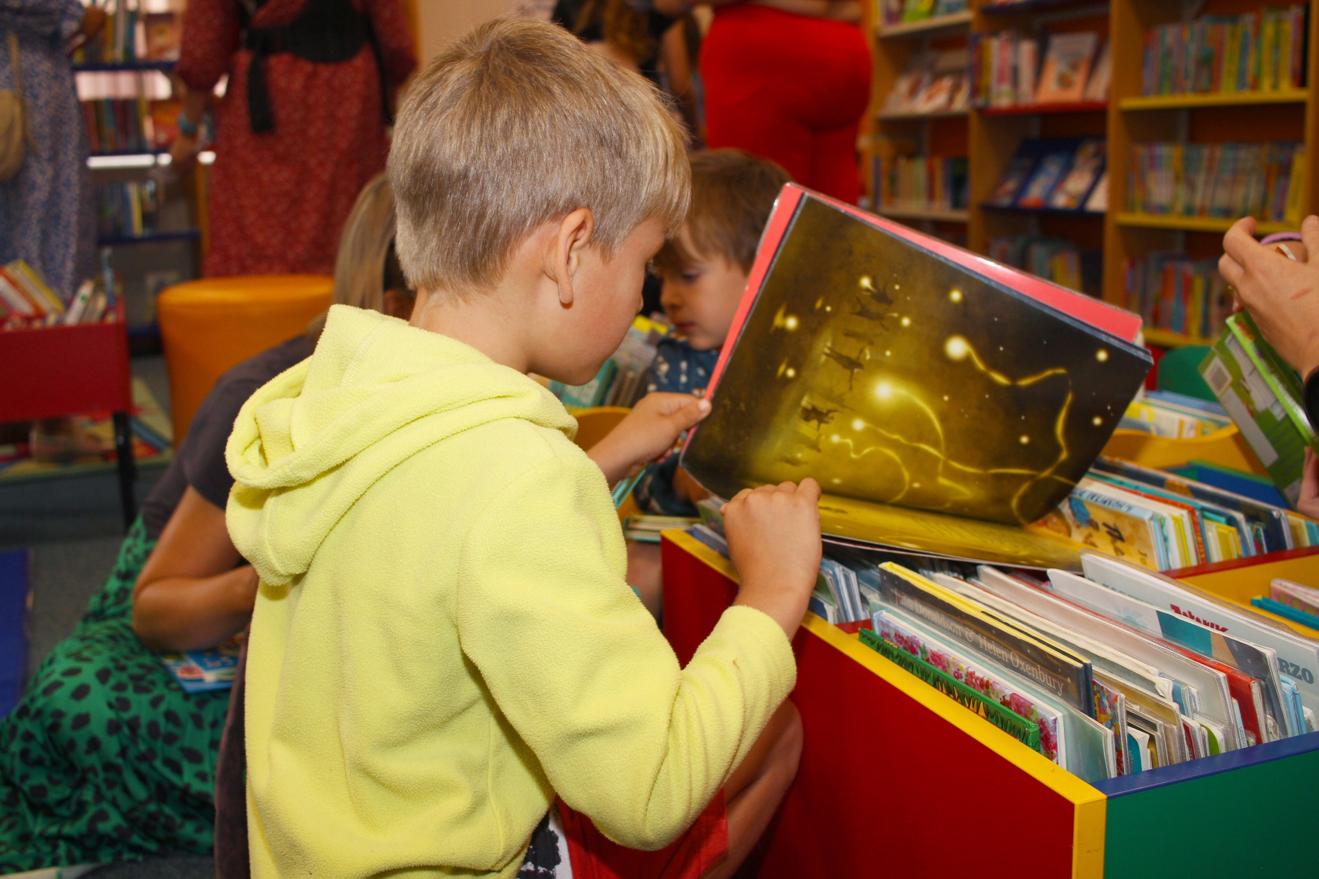Introduce someone to the world of books and much more with a Christmas gift of  membership to Devon's libraries. Credit: Libraries Unlimited