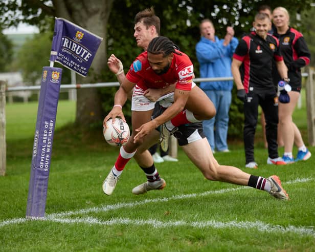 Cameron Grizzle-Johnson scoring a fabulous try