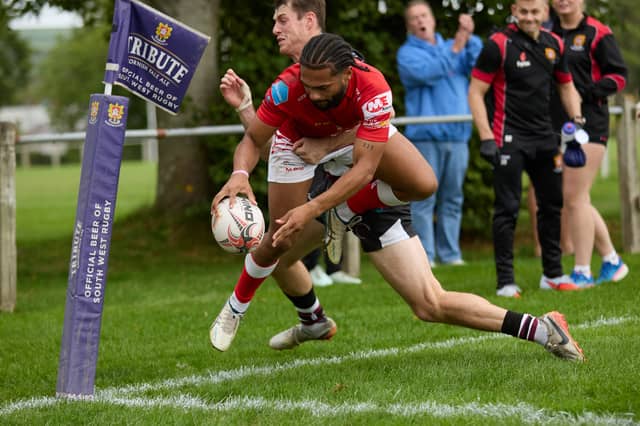 Cameron Grizzle-Johnson scoring a fabulous try