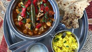 Recipe: Tomato chickpeas served with naan, rice and lemon yoghurt