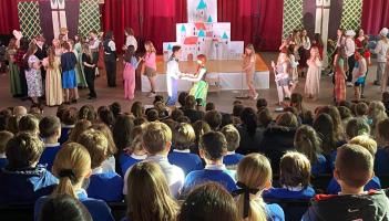 Ilfracombe Academy's production of Frozen Jr