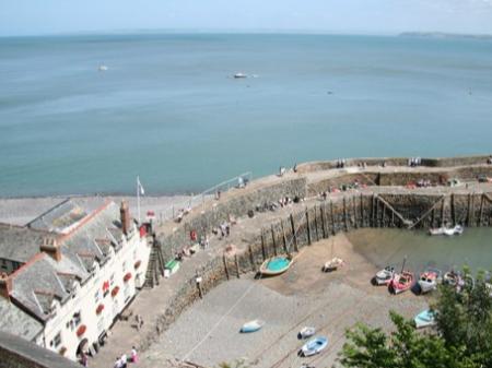 Clovelly harbour geograph 2008 credit Richard-Croft