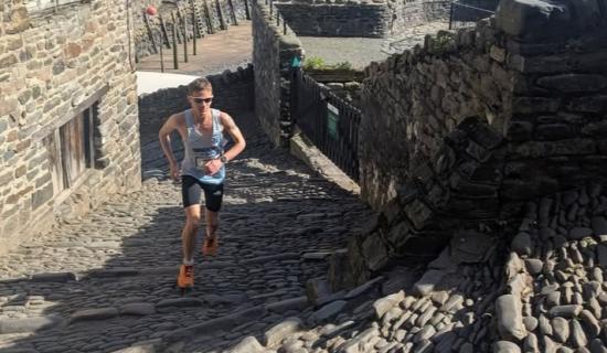 yellow_welly_cobble_wobble_returns_to_clovelly