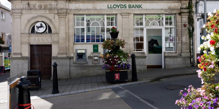 Lloyds Bank Bideford credit Roger-A-Smith