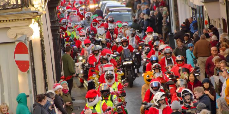 Santas on a bike credit Karolina Andreasova (16)