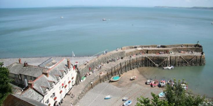 Clovelly harbour geograph 2008 credit Richard-Croft