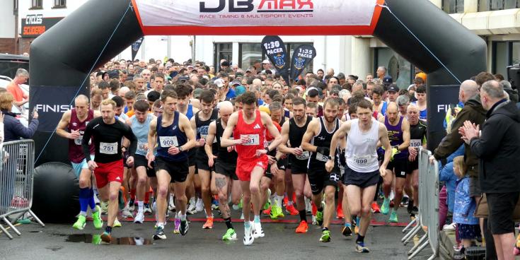 Bideford Half Marathon: Hundreds take to streets for North Devon race