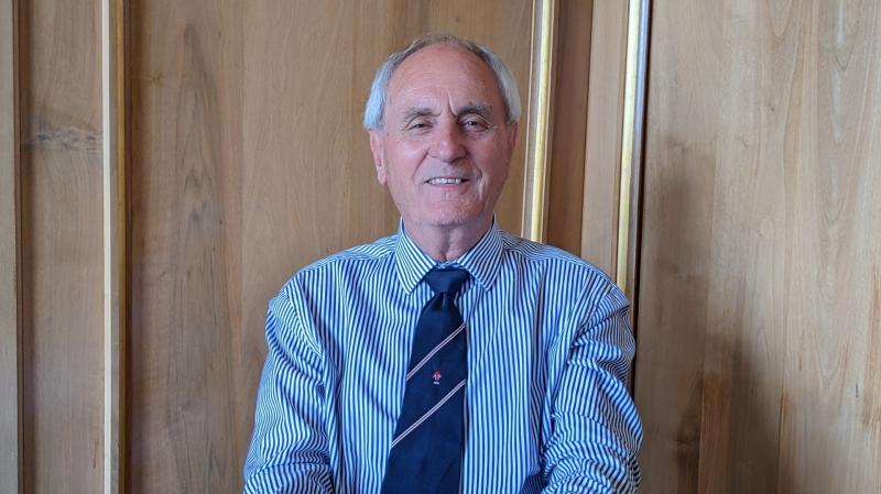 Long-serving Devon leader John Hart to step down after 15 years