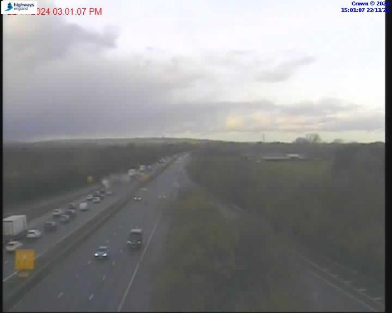 Lorry fire closes M5