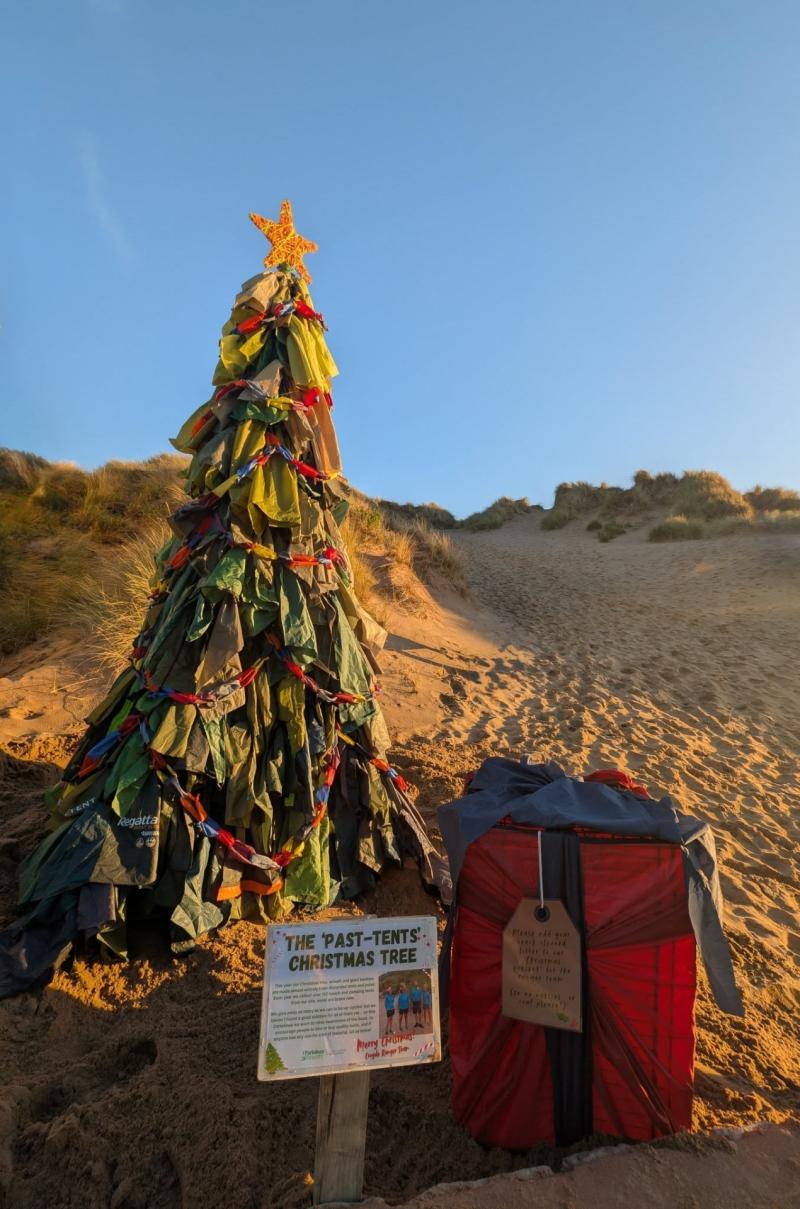 ‘Past-Tents’ Christmas tree returns to Croyde Beach