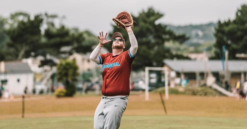 Charlie Capener fields a baseball. Pic from twisttalephotography