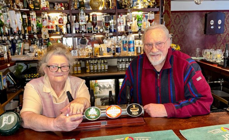 ndg Plough Inn Carol and Jerry at bar (2)