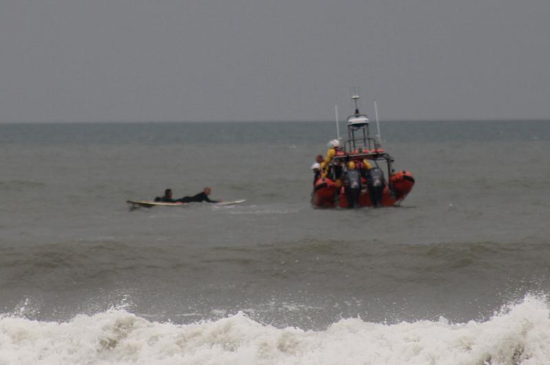 Teenage surfer rescues paddle boarder in dramatic sea rescue at Saunton Sands