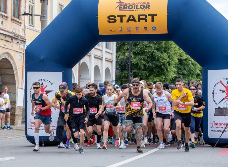 ndg Conrad Goss Heroes Half Marathon start (1)