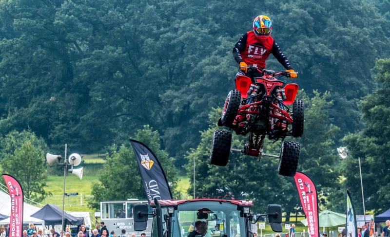 ndg ND Show quad stunts