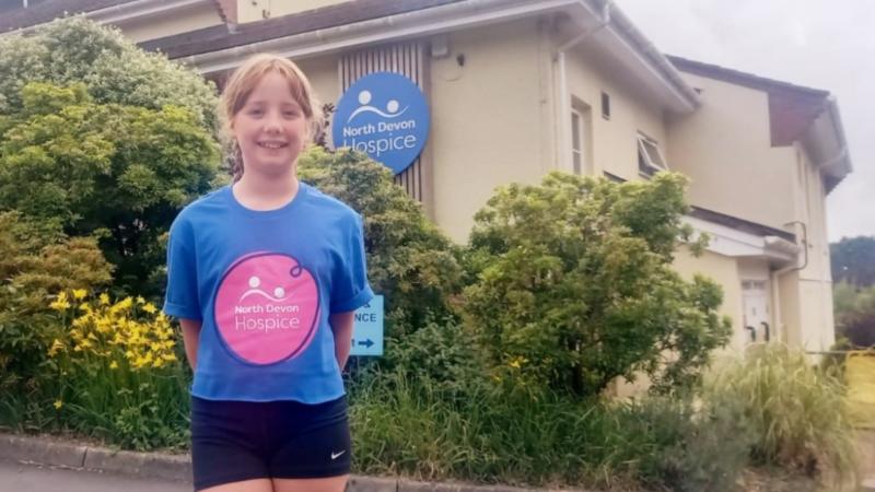 Niamh swim for hospice