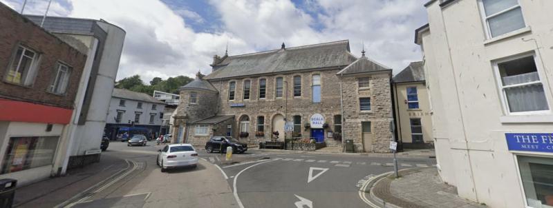 Pedestrian dies after collision with lorry in Brixham