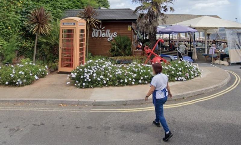 Popular Paignton caf&eacute;/bar facing council review over live music complaints