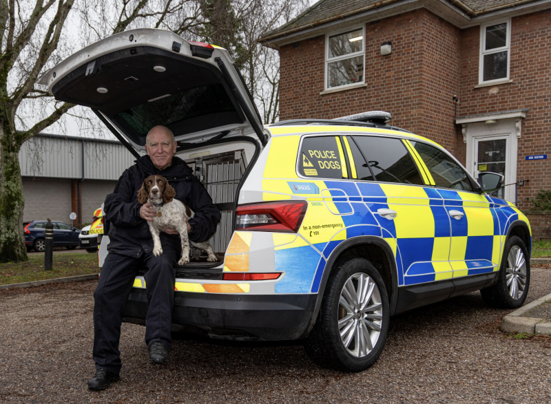 PC Martin King and his springer spaniel Tweed (Image- BeatMedia/D&C Police)