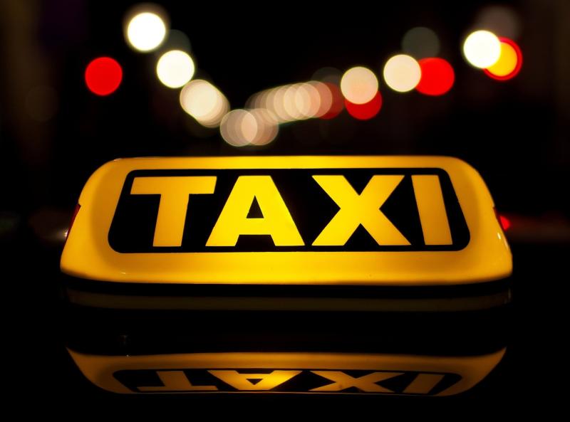 Torbay taxi driver suspended for six months over driving offences