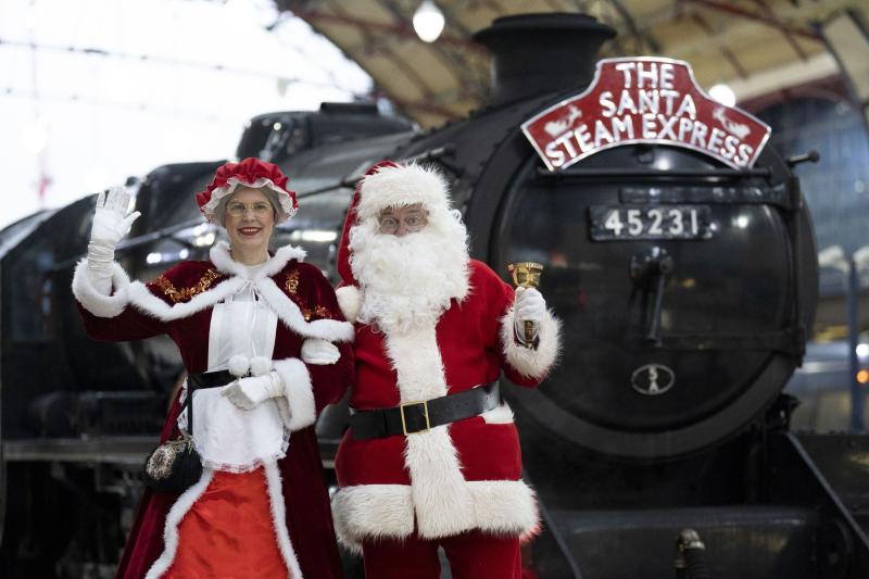 Festive train puts families in Christmas mood with mulled wine and mince pies