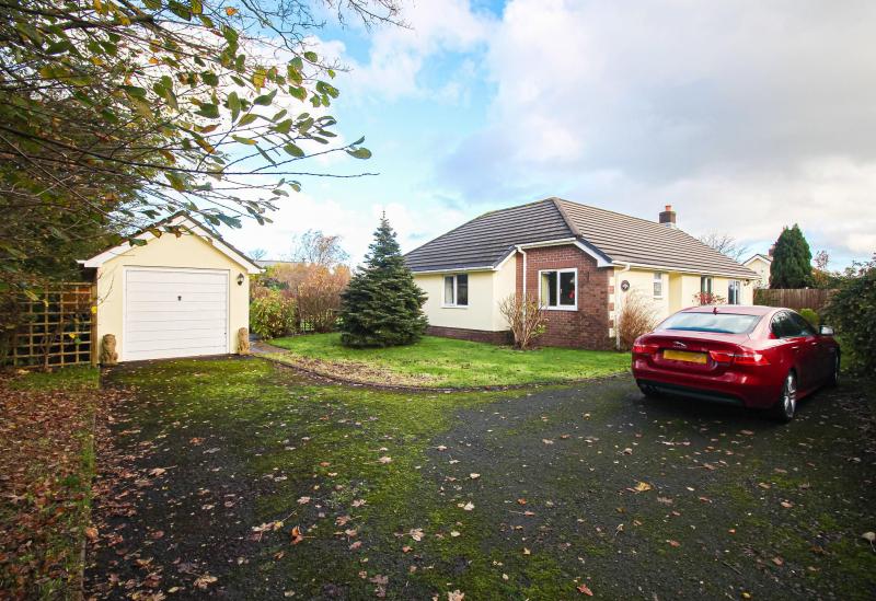 Property Space and privacy for bungalow in the centre of Woolsery